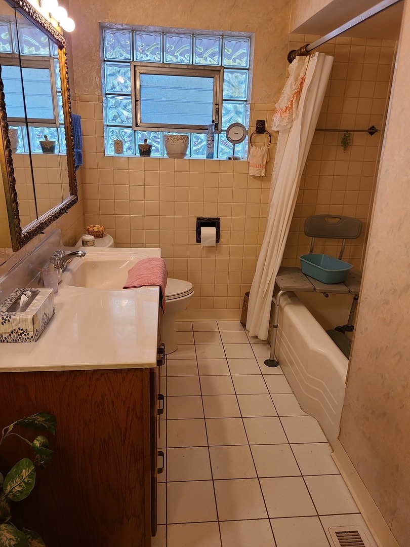 10225 W Fullerton Avenue