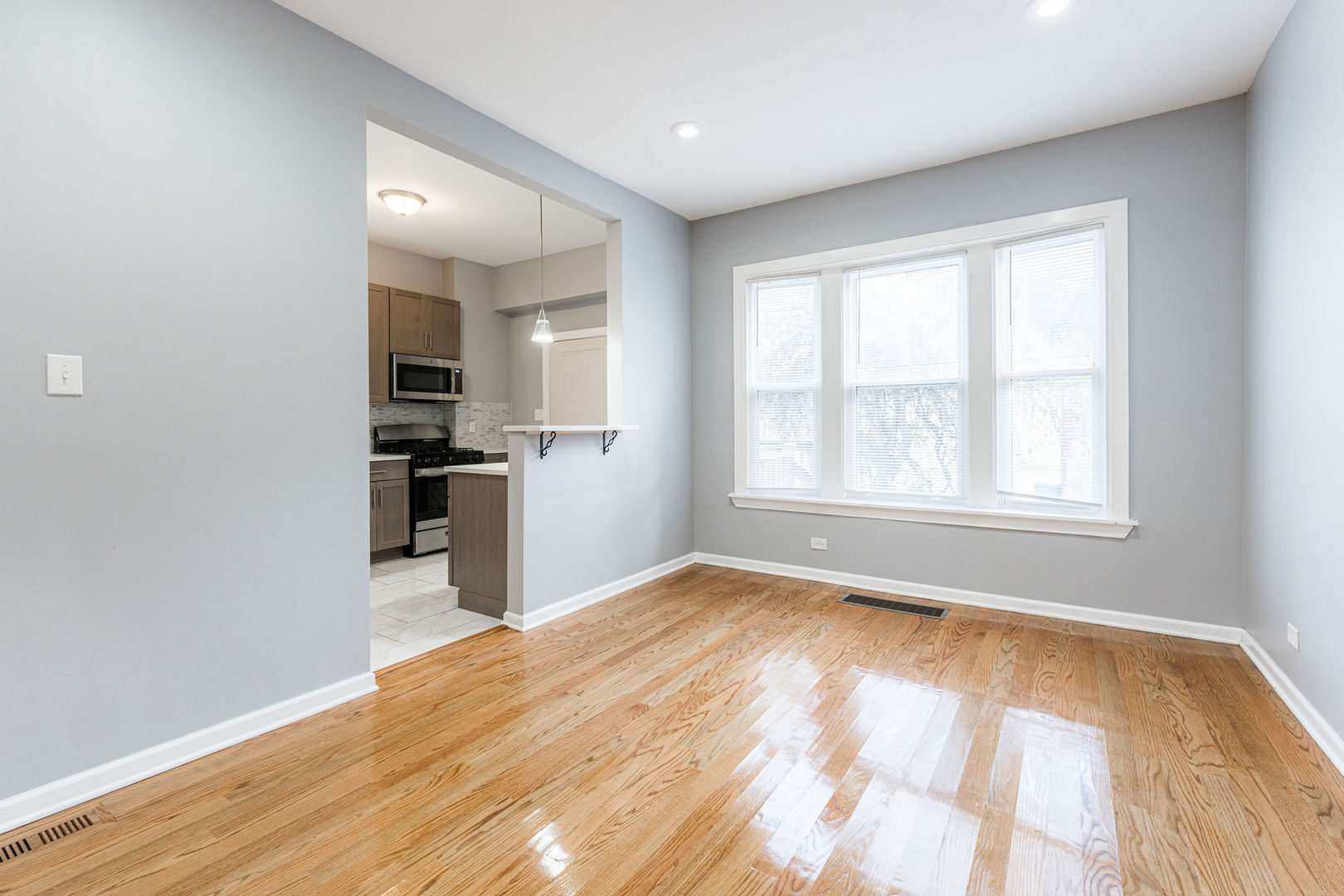 6937 S Eberhart Avenue