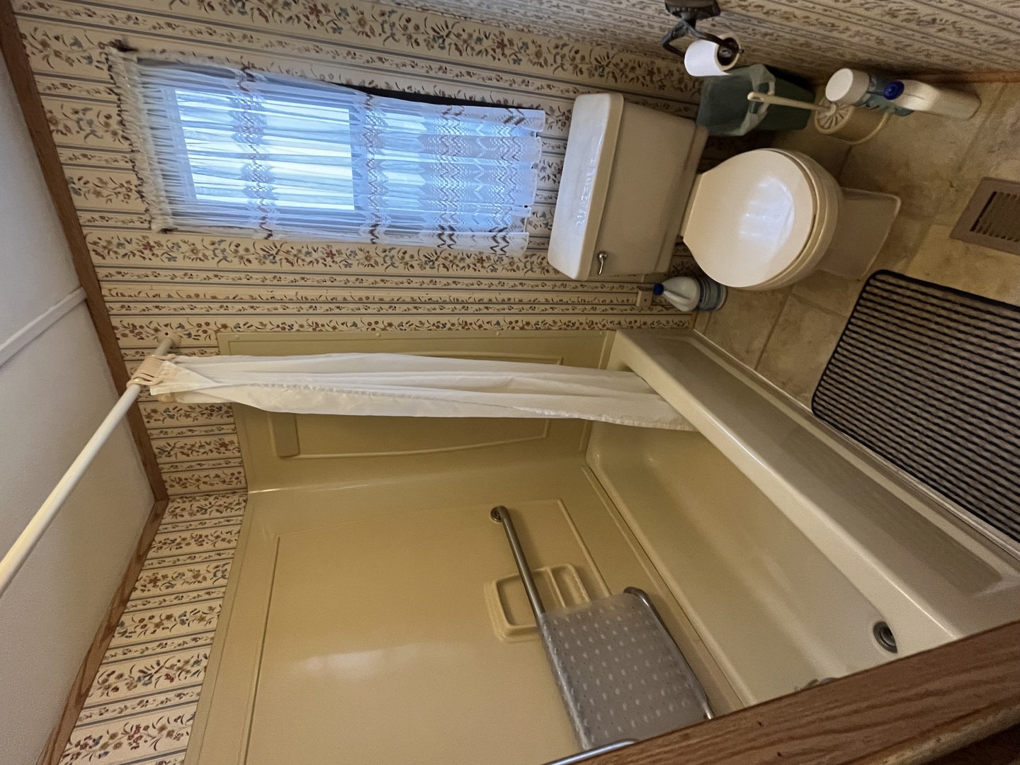 430 1/2 N Kenosha Avenue