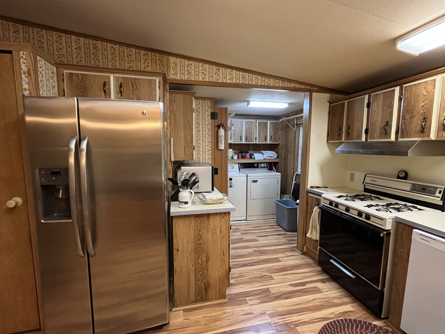 430 1/2 N Kenosha Avenue