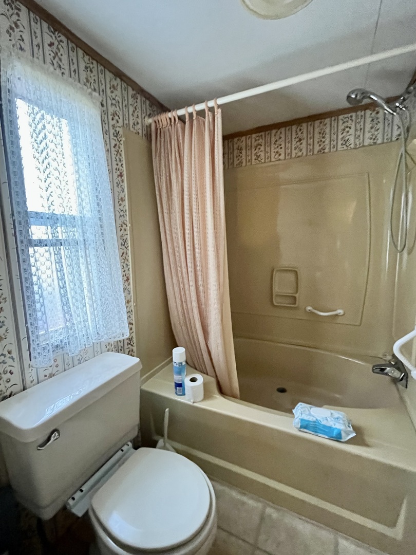 430 1/2 N Kenosha Avenue