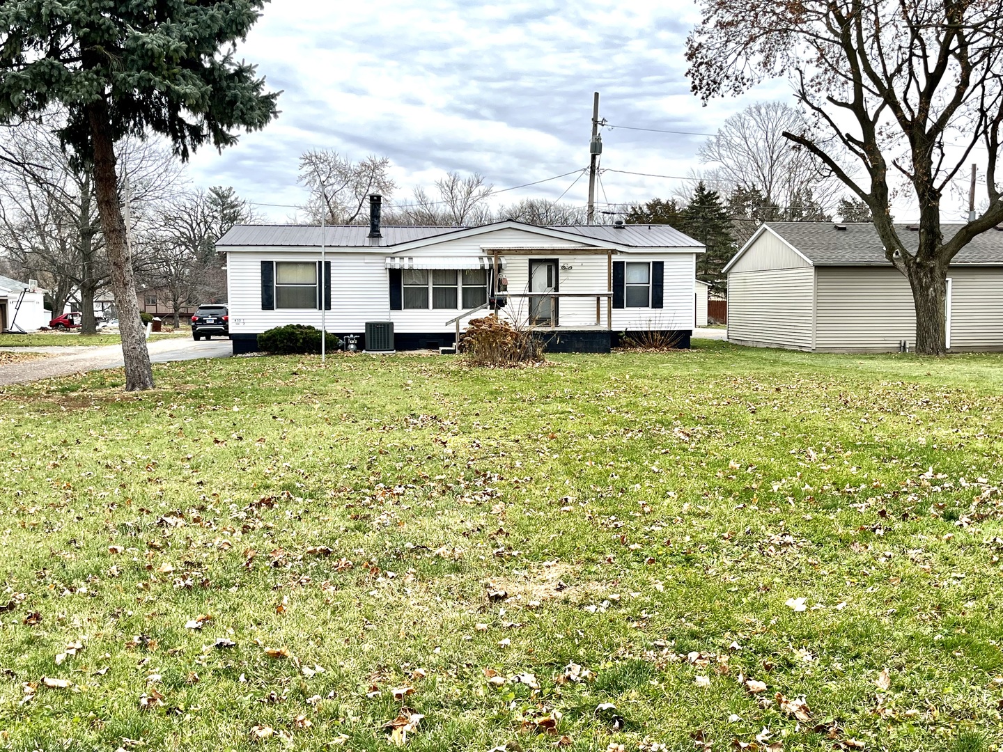 430 1/2 N Kenosha Avenue