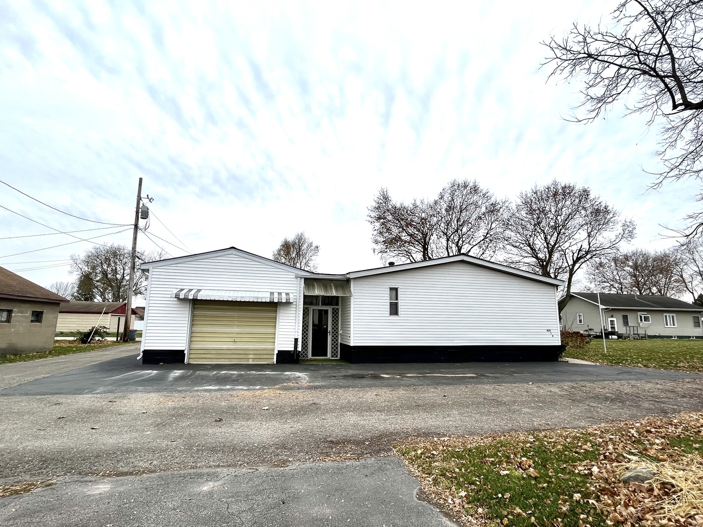 430 1/2 N Kenosha Avenue