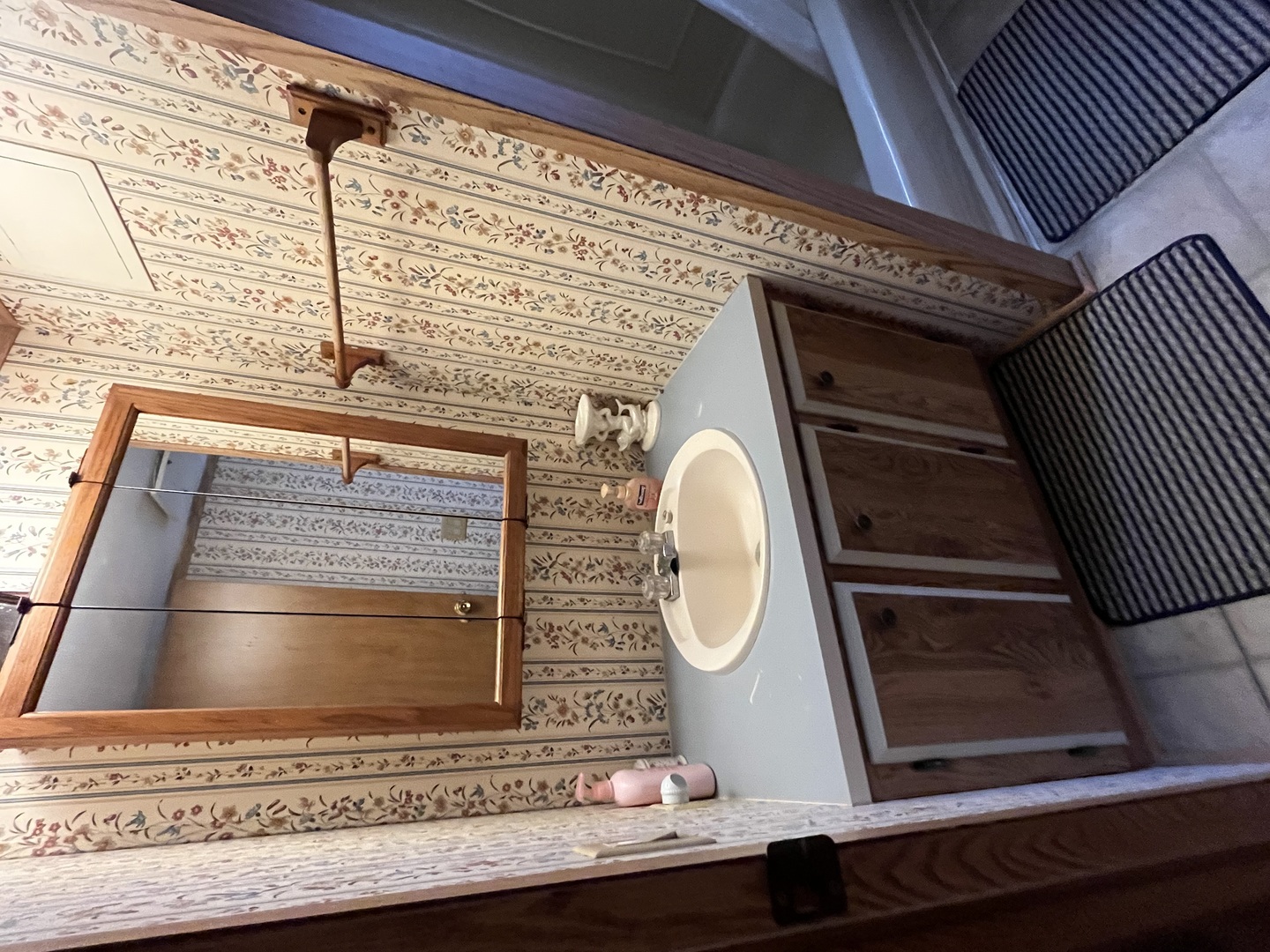 430 1/2 N Kenosha Avenue