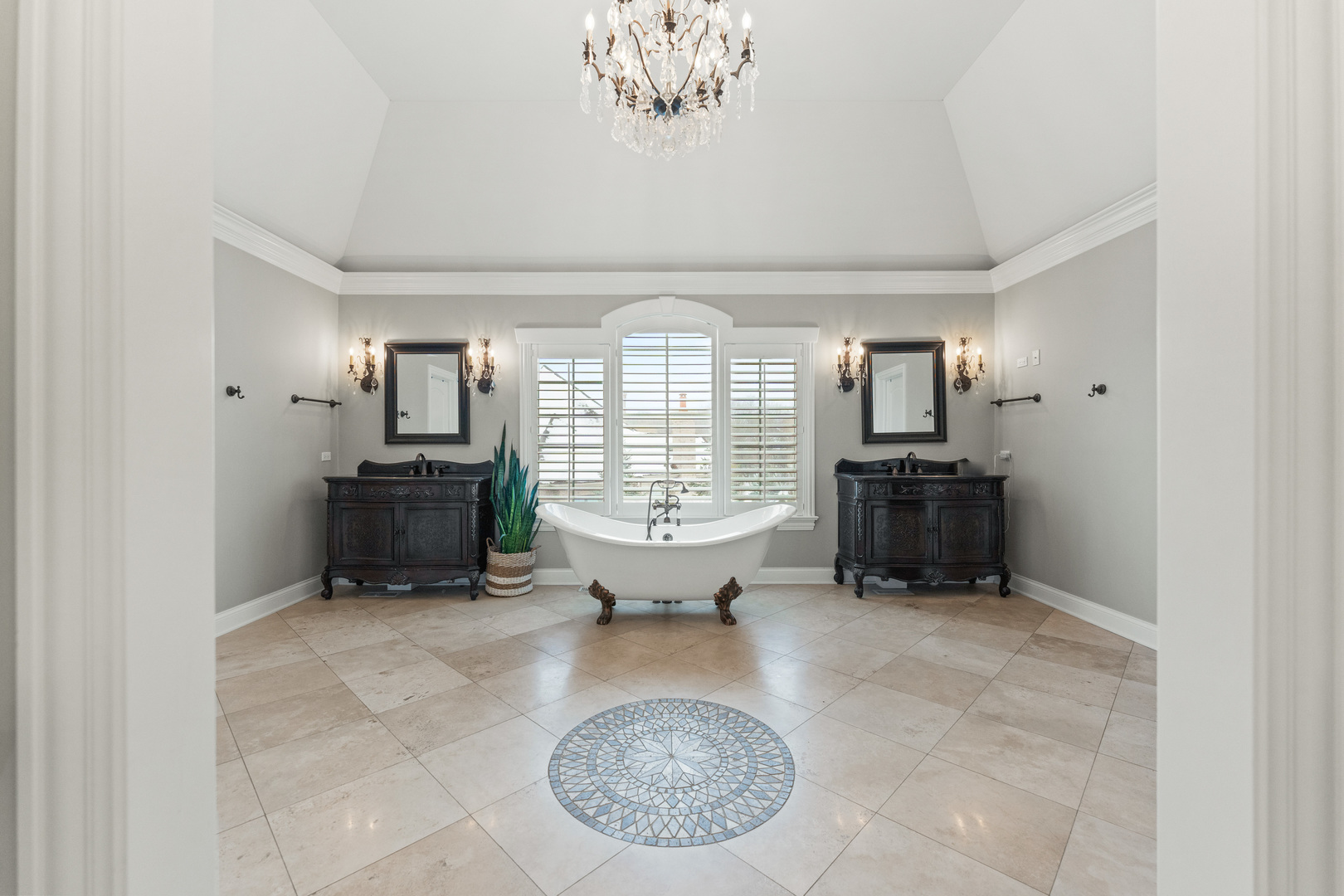 39W161 Longmeadow Lane
