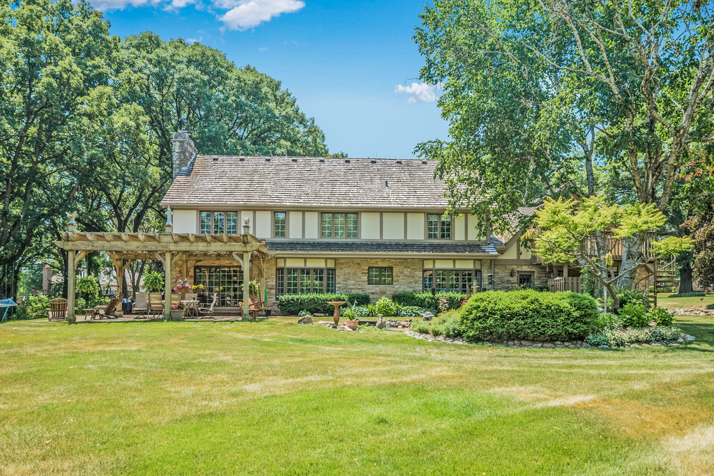 41W586 Golden Oaks Lane