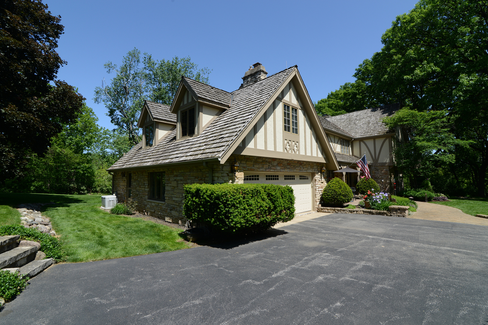 41W586 Golden Oaks Lane