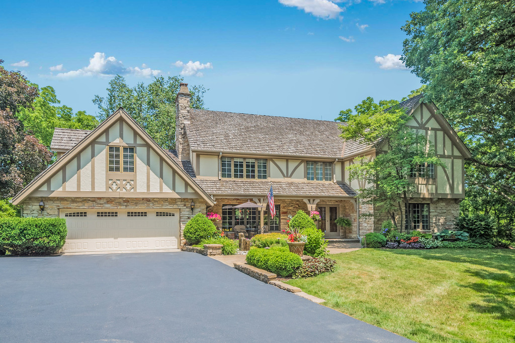 41W586 Golden Oaks Lane