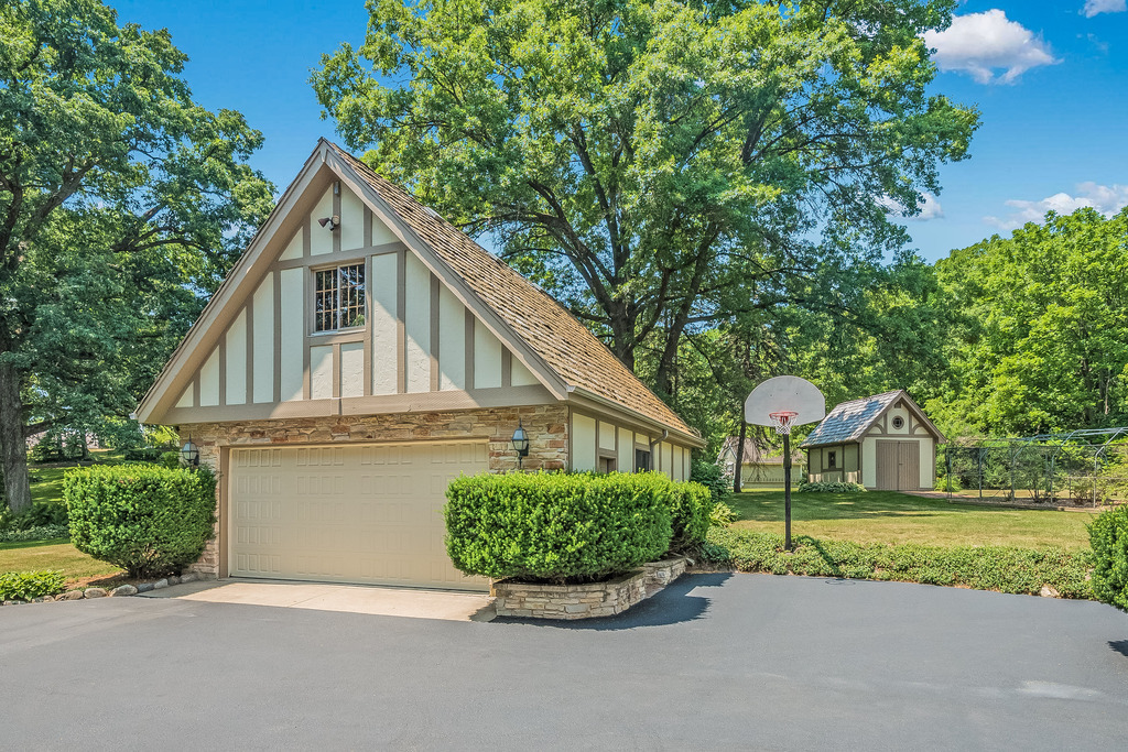 41W586 Golden Oaks Lane