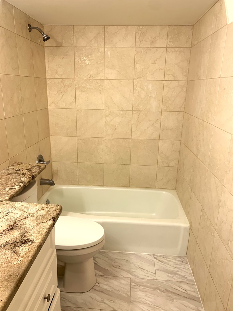 1211 Brown Street Unit: 2B