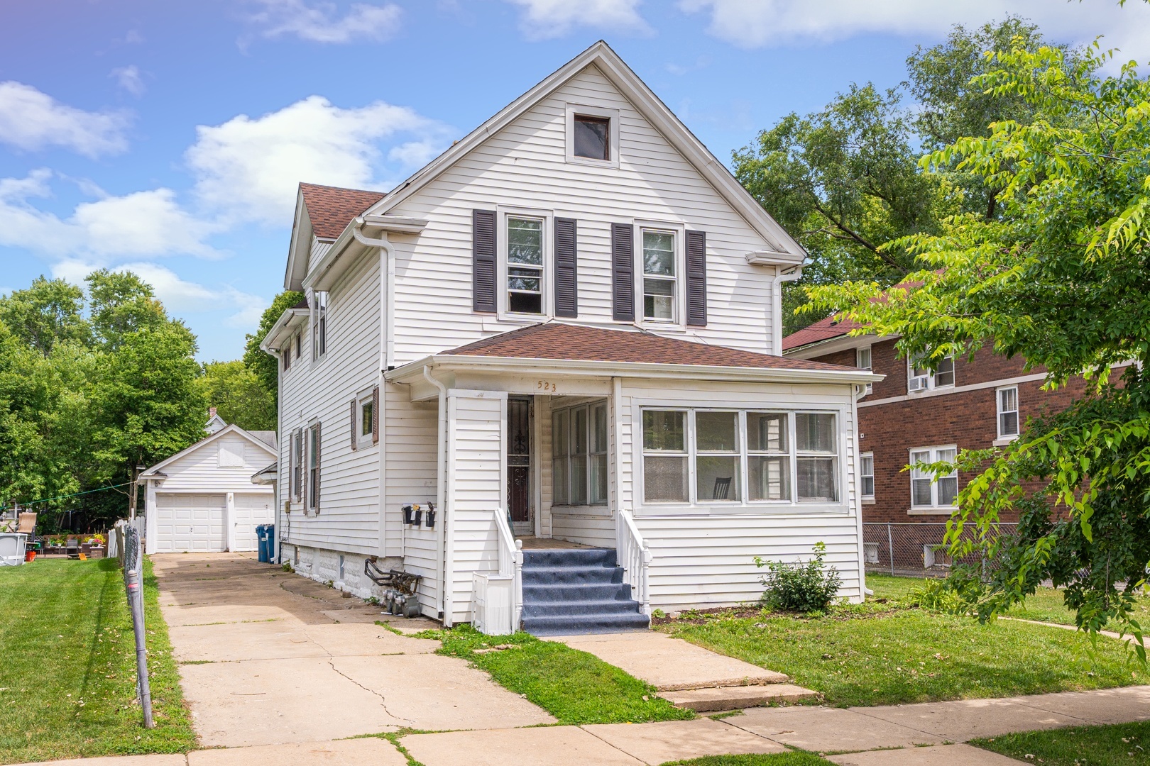 523 Grand Avenue