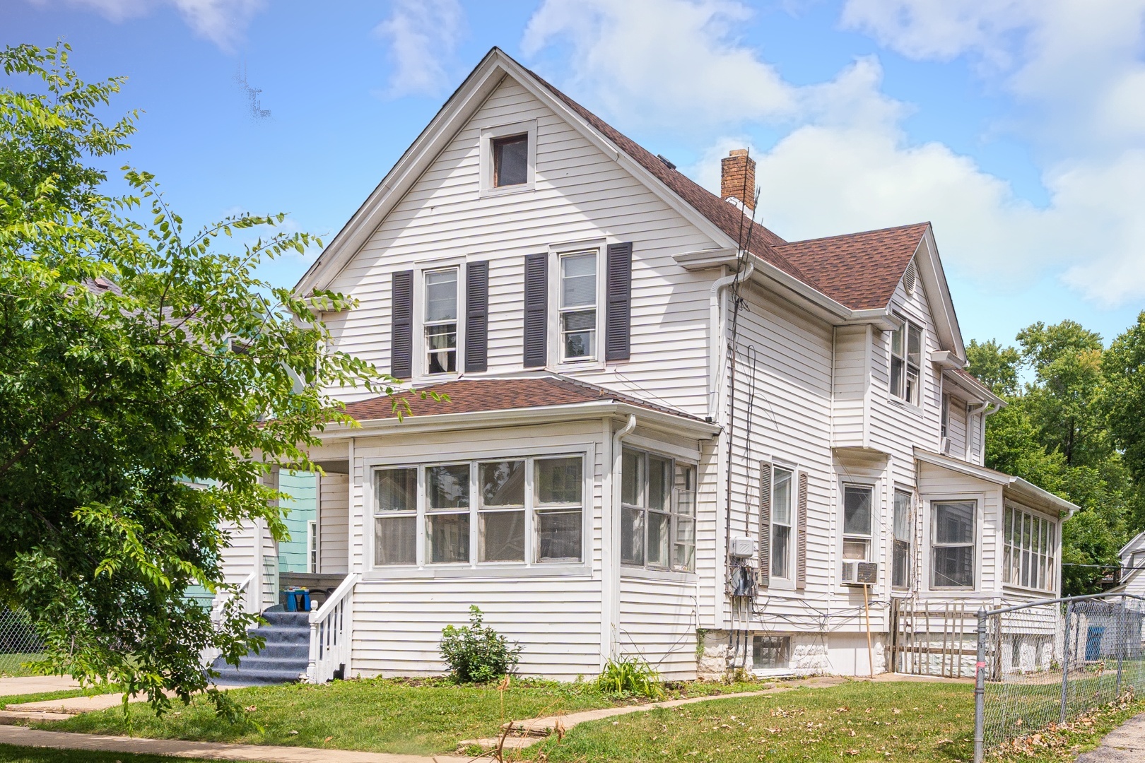 523 Grand Avenue