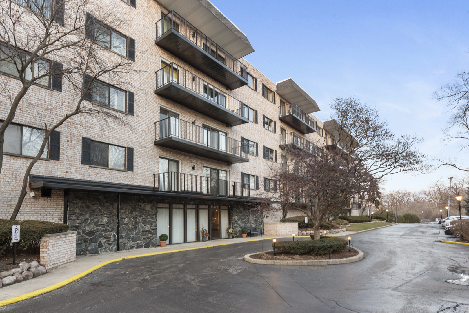 1S150 Spring Road Unit: 2E
