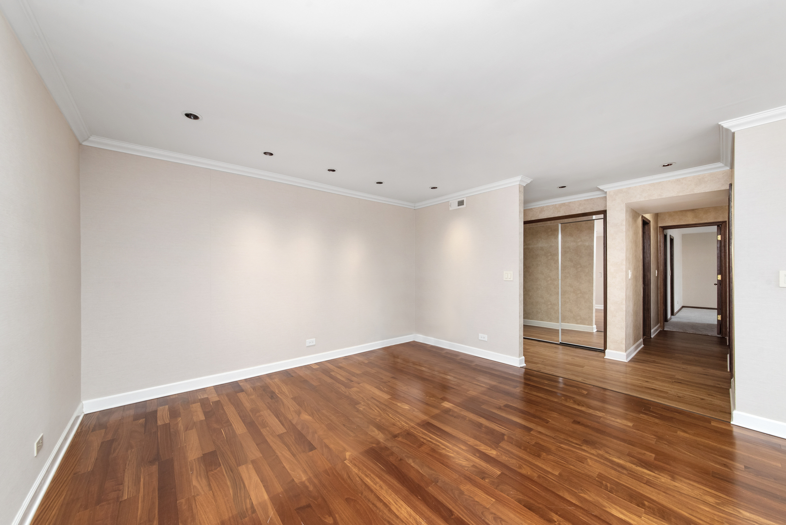 1S150 Spring Road Unit: 2E