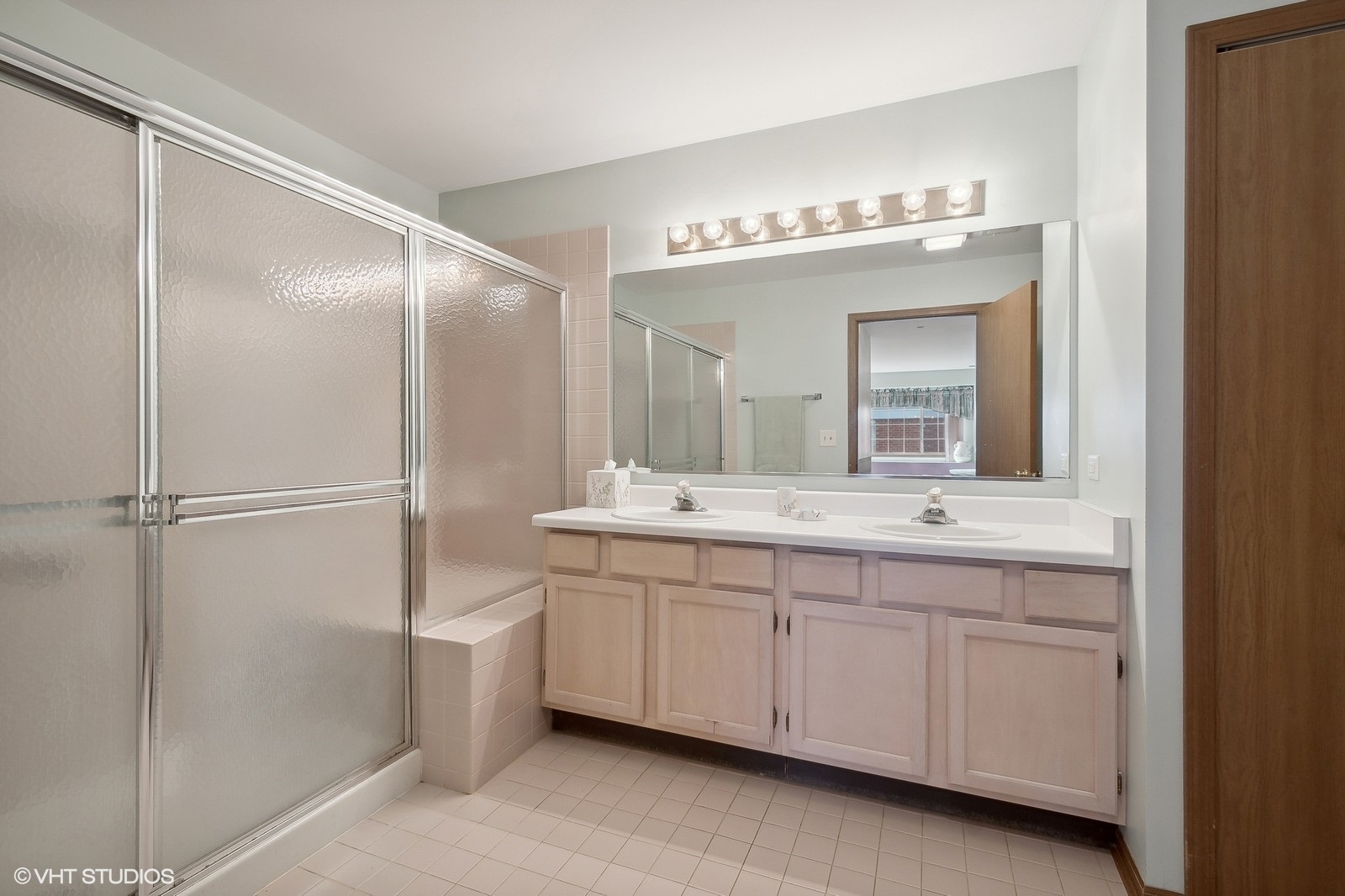 1603 W Hawkes Street Unit: 1