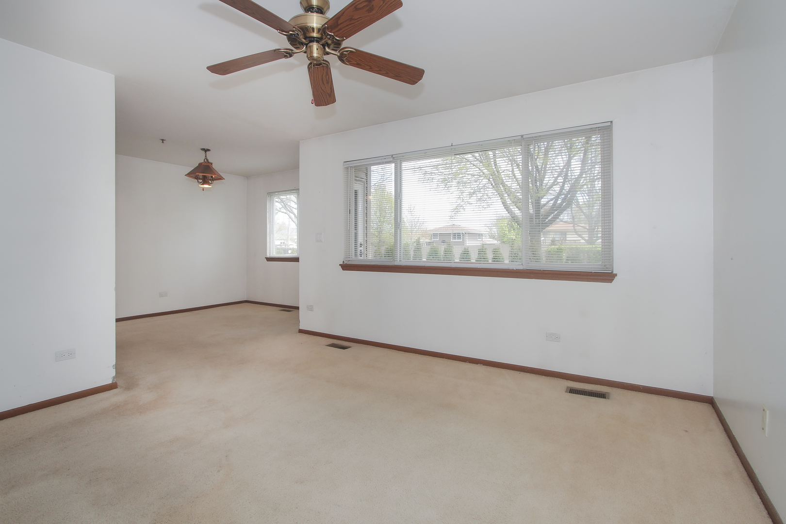 791 E WHISPERING OAKS Drive