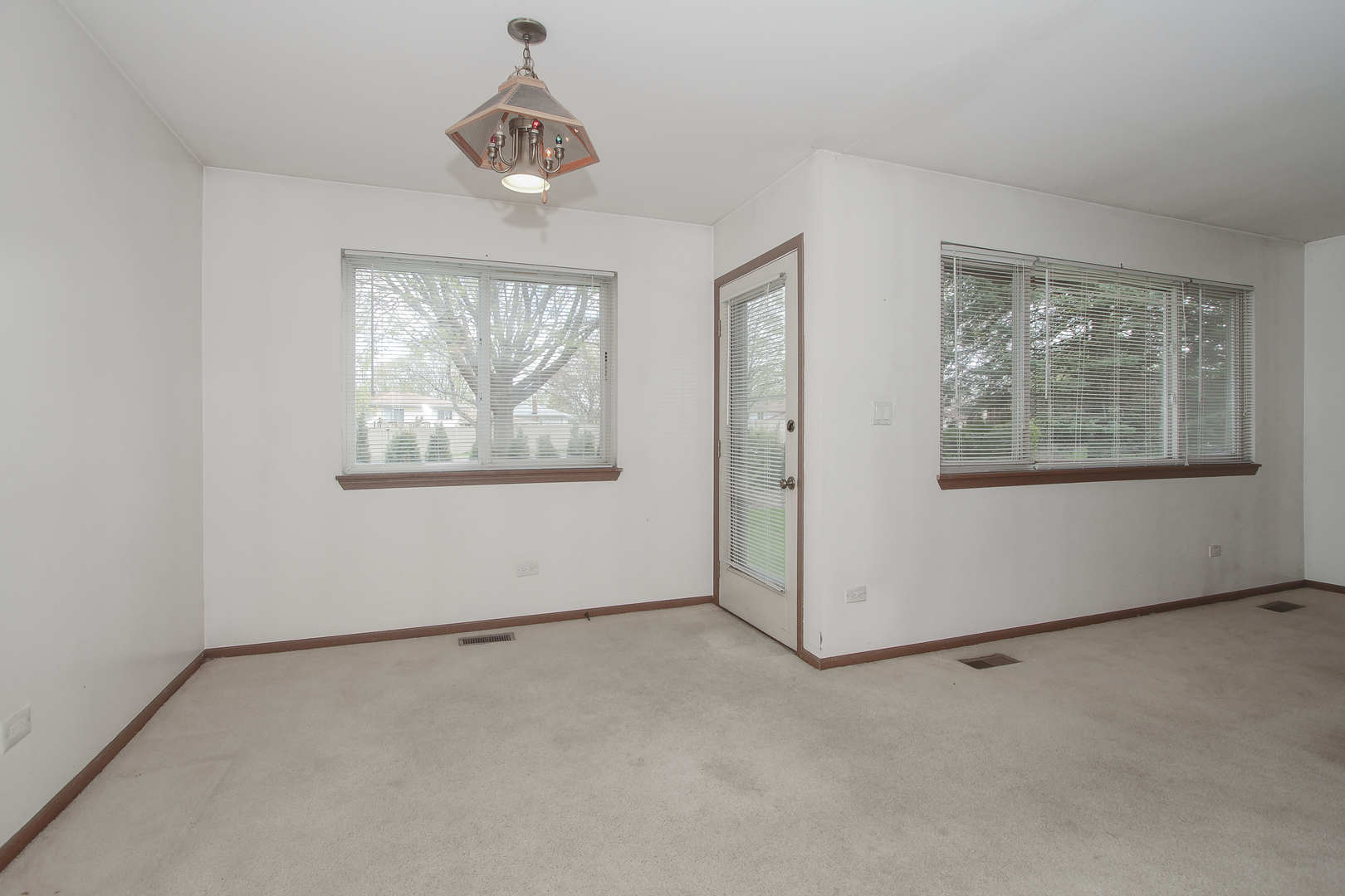 791 E WHISPERING OAKS Drive