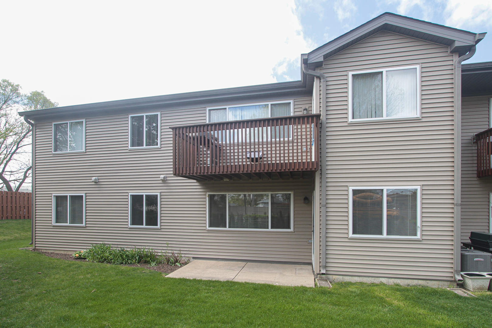 791 E WHISPERING OAKS Drive