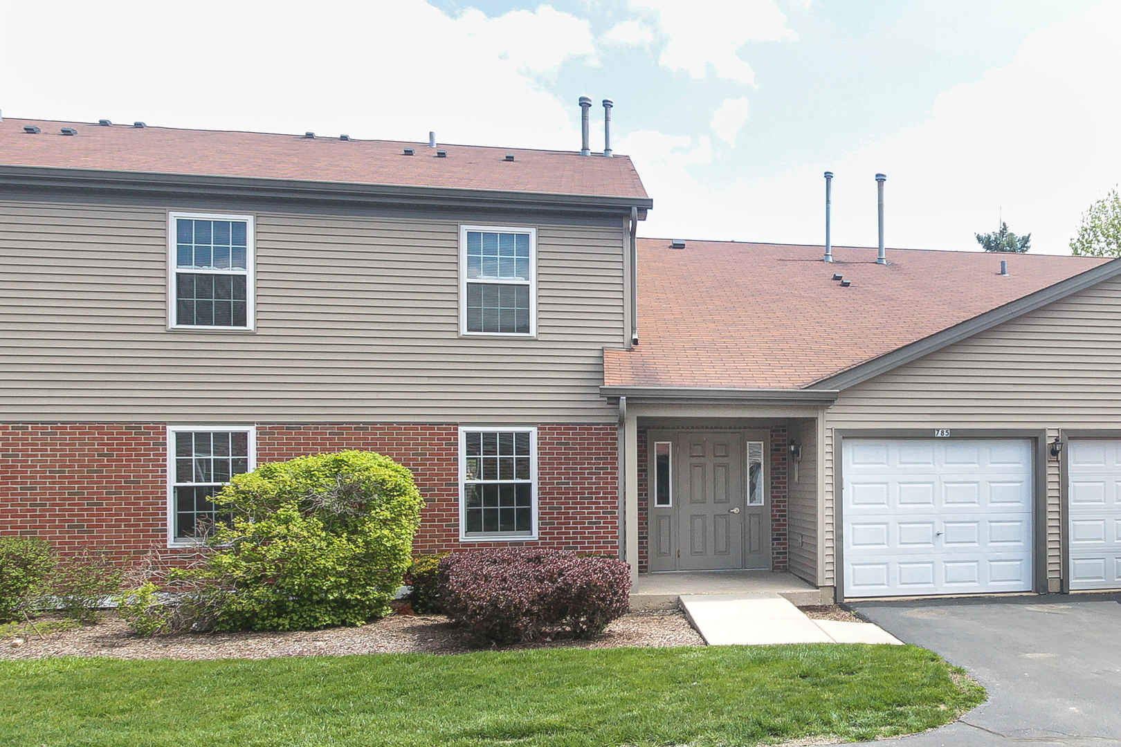 791 E WHISPERING OAKS Drive