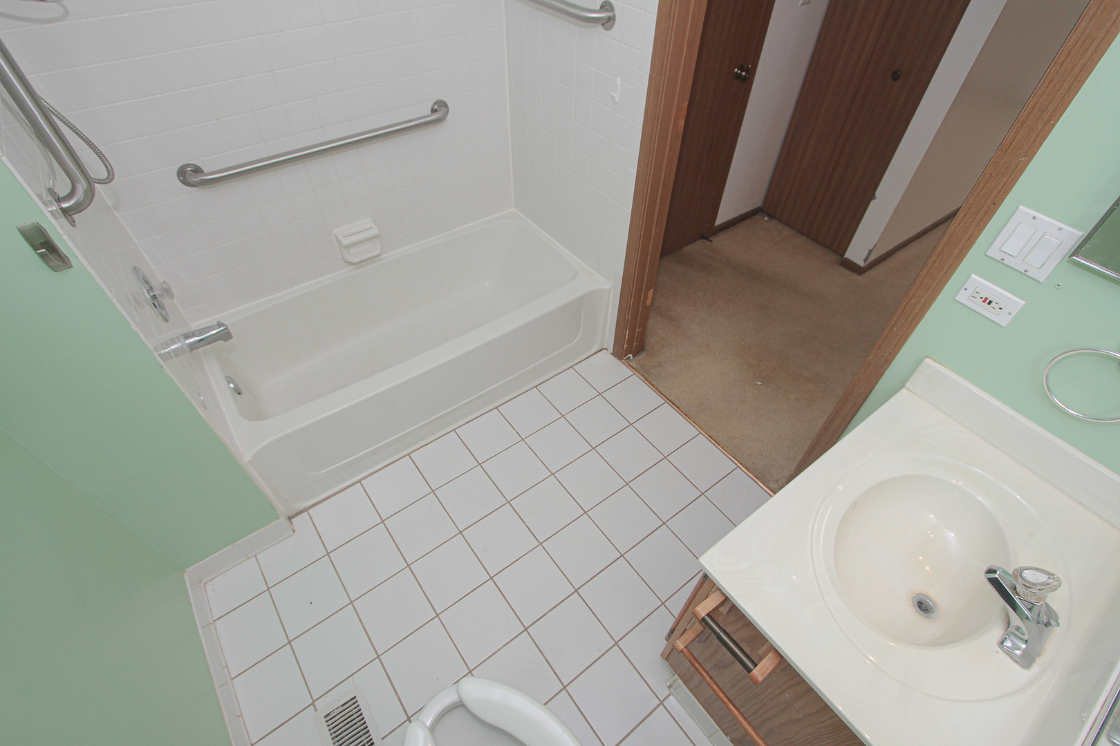 791 E WHISPERING OAKS Drive