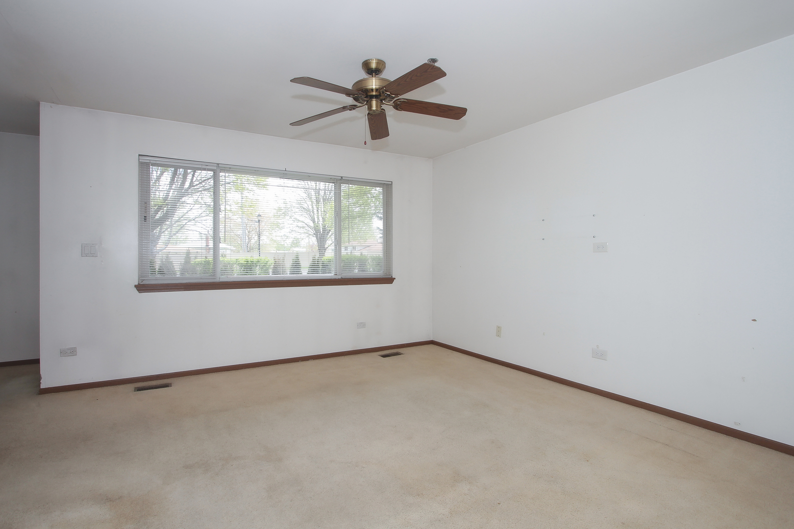 791 E WHISPERING OAKS Drive