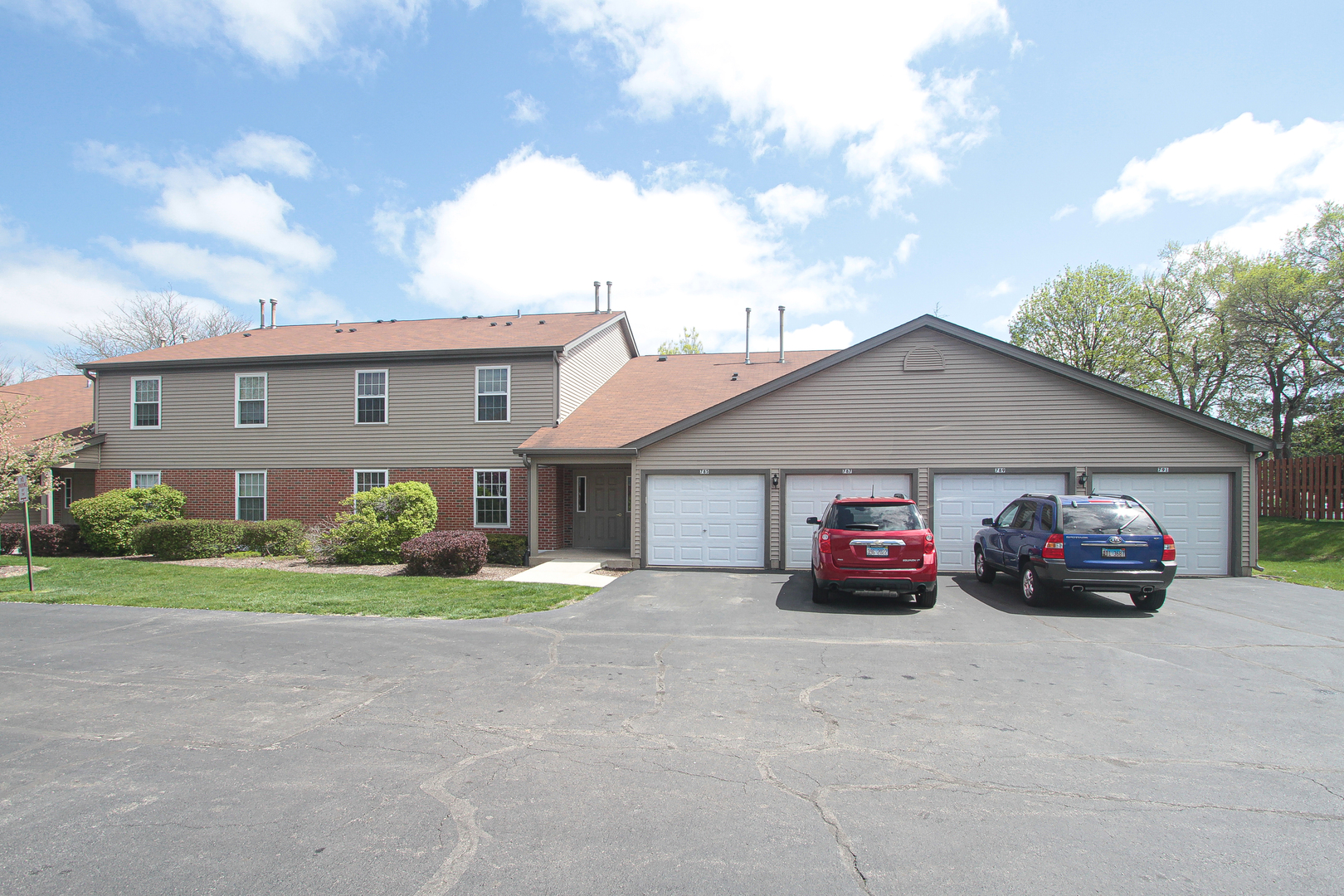 791 E WHISPERING OAKS Drive