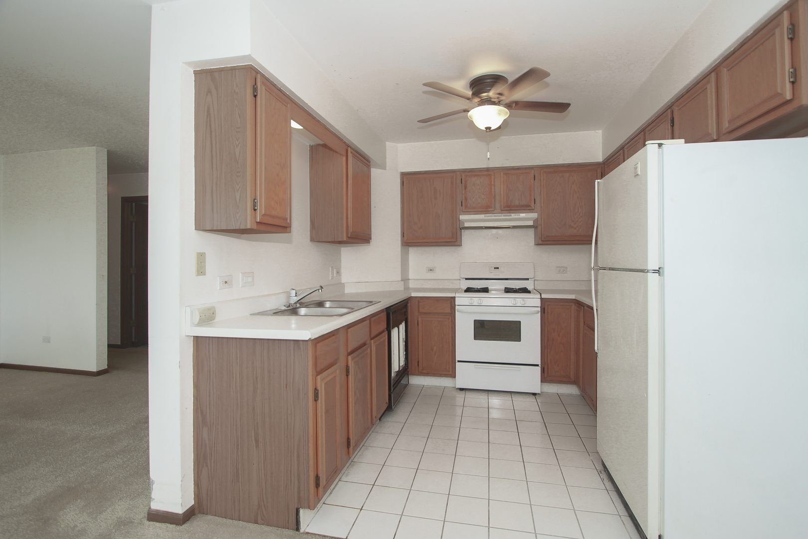 791 E WHISPERING OAKS Drive