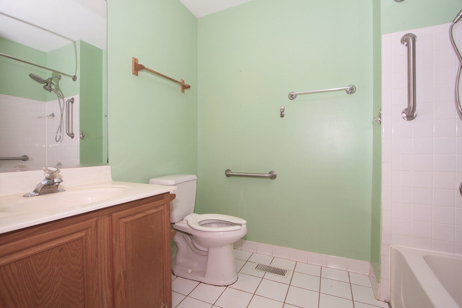 791 E WHISPERING OAKS Drive