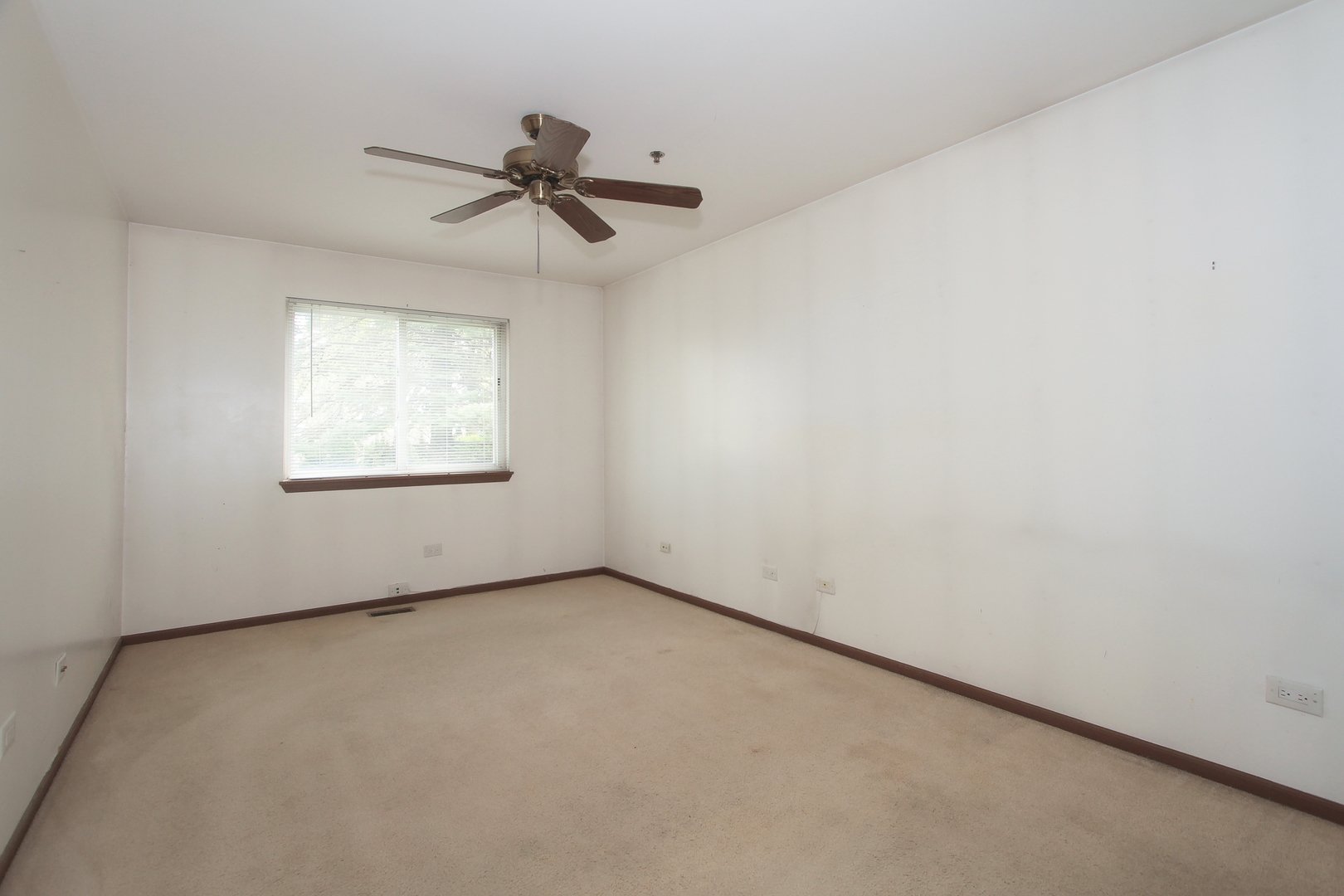 791 E WHISPERING OAKS Drive