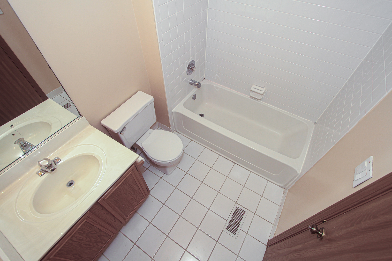 791 E WHISPERING OAKS Drive