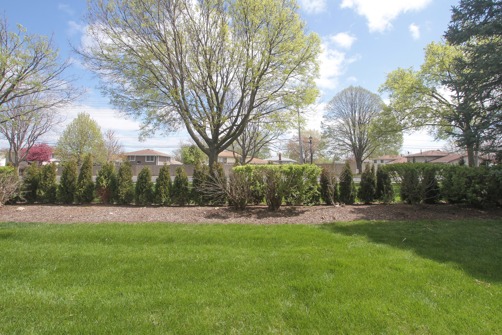 791 E WHISPERING OAKS Drive