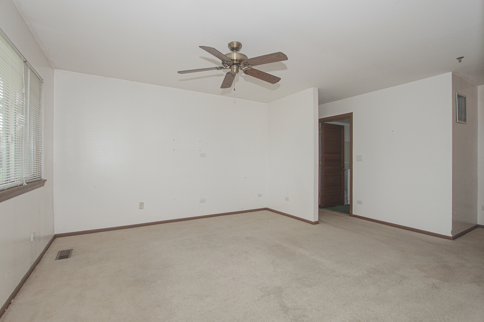 791 E WHISPERING OAKS Drive