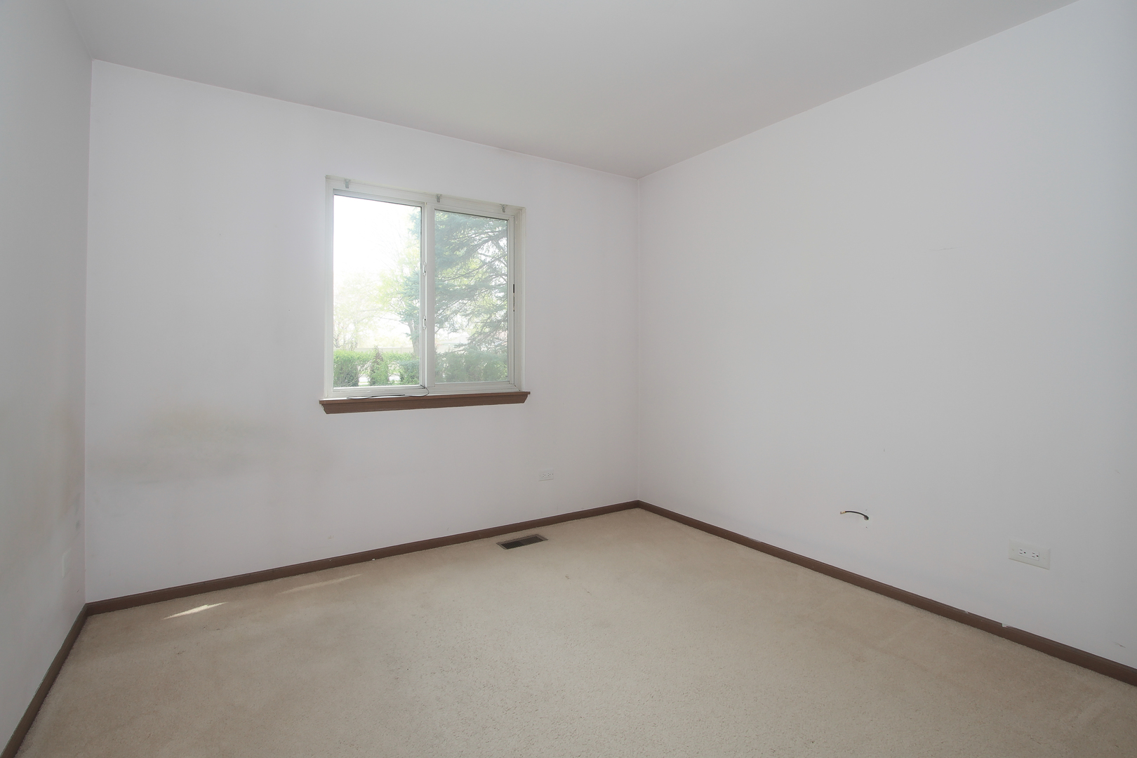 791 E WHISPERING OAKS Drive