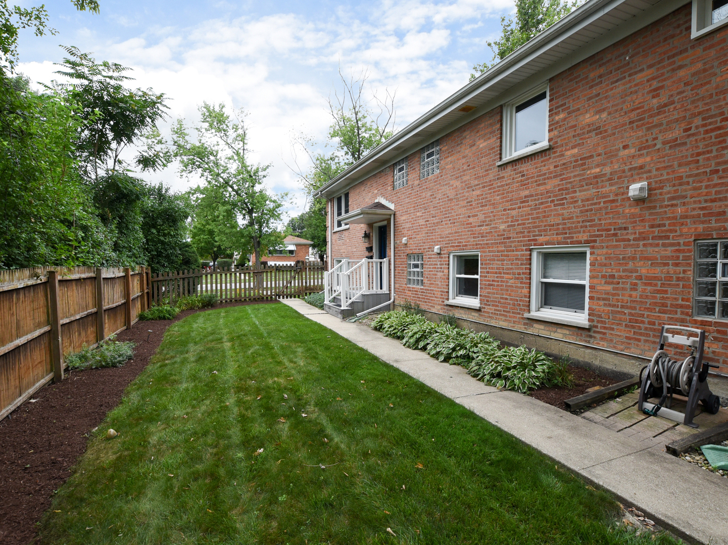 16W779 56th Place Unit: 2