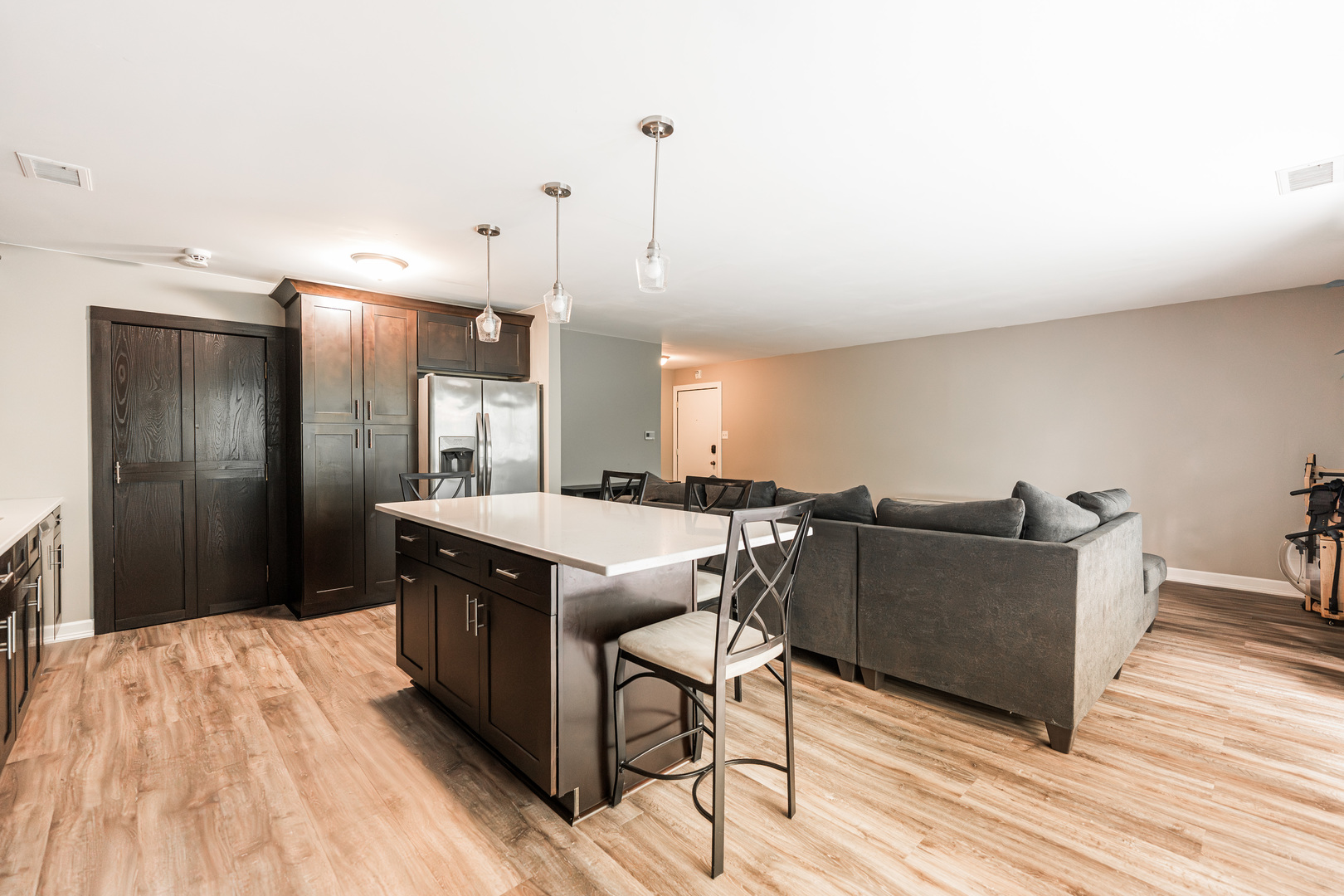 5806 Wolf Road Unit: B4