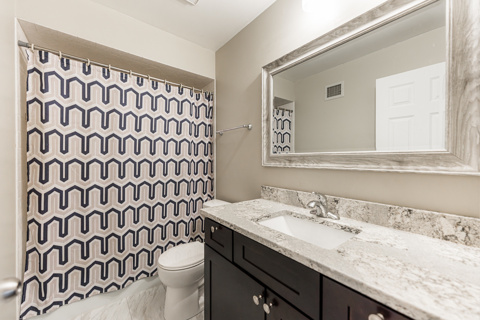 5806 Wolf Road Unit: B4