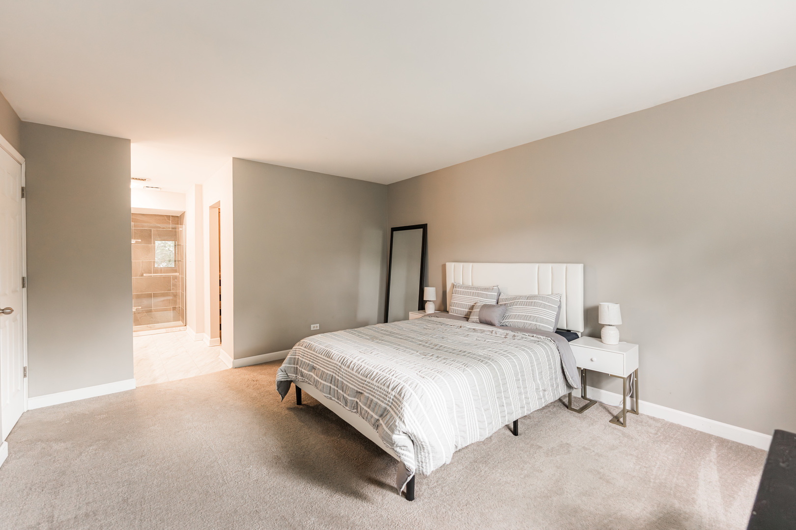 5806 Wolf Road Unit: B4