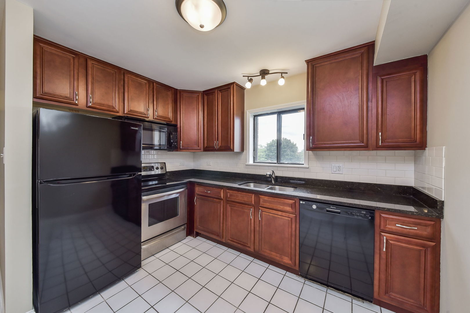 1129 Cedar Lane Unit: 2B