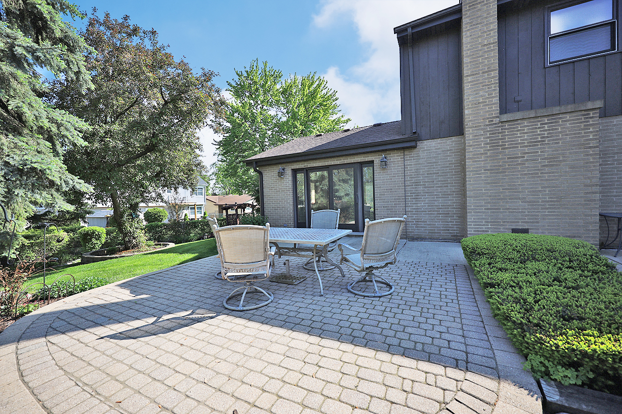 233 S Arlington Heights Road