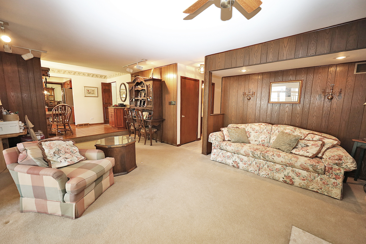 233 S Arlington Heights Road