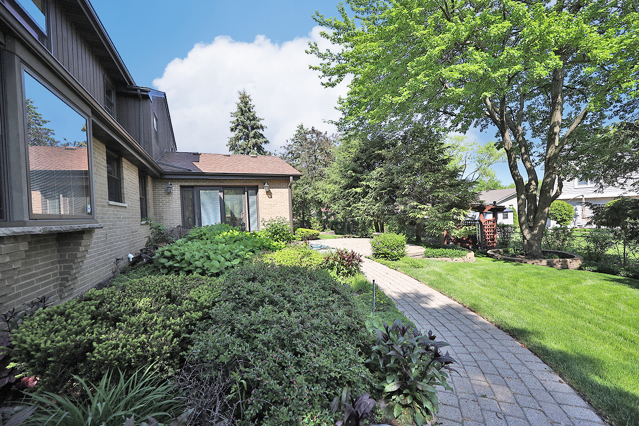 233 S Arlington Heights Road