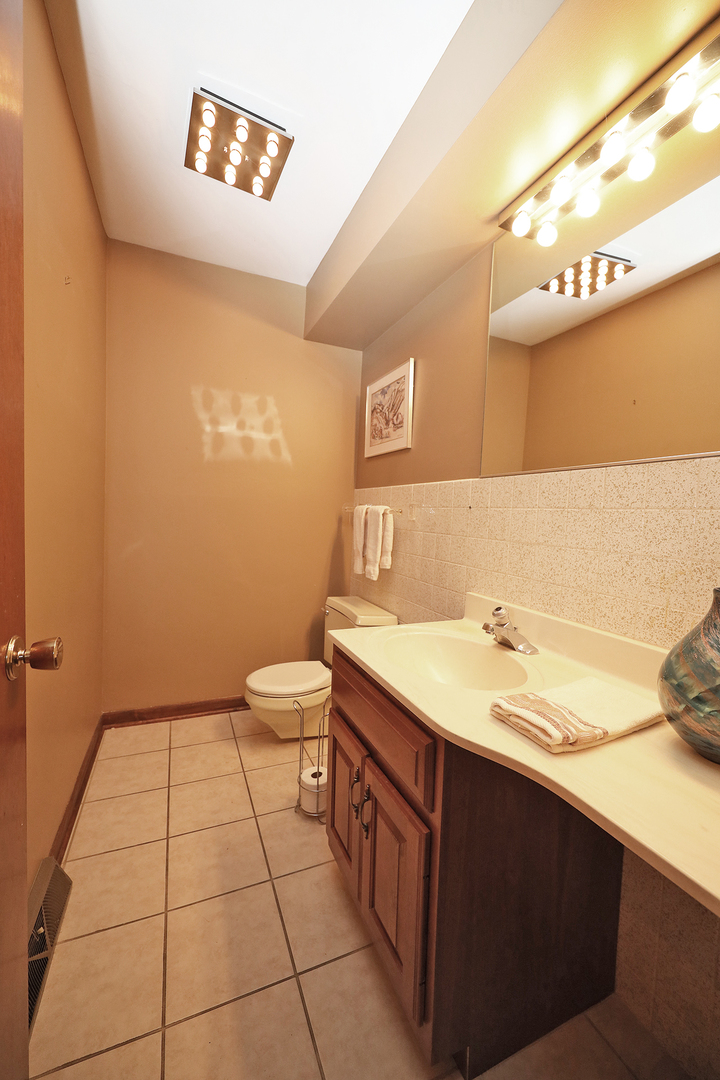 233 S Arlington Heights Road