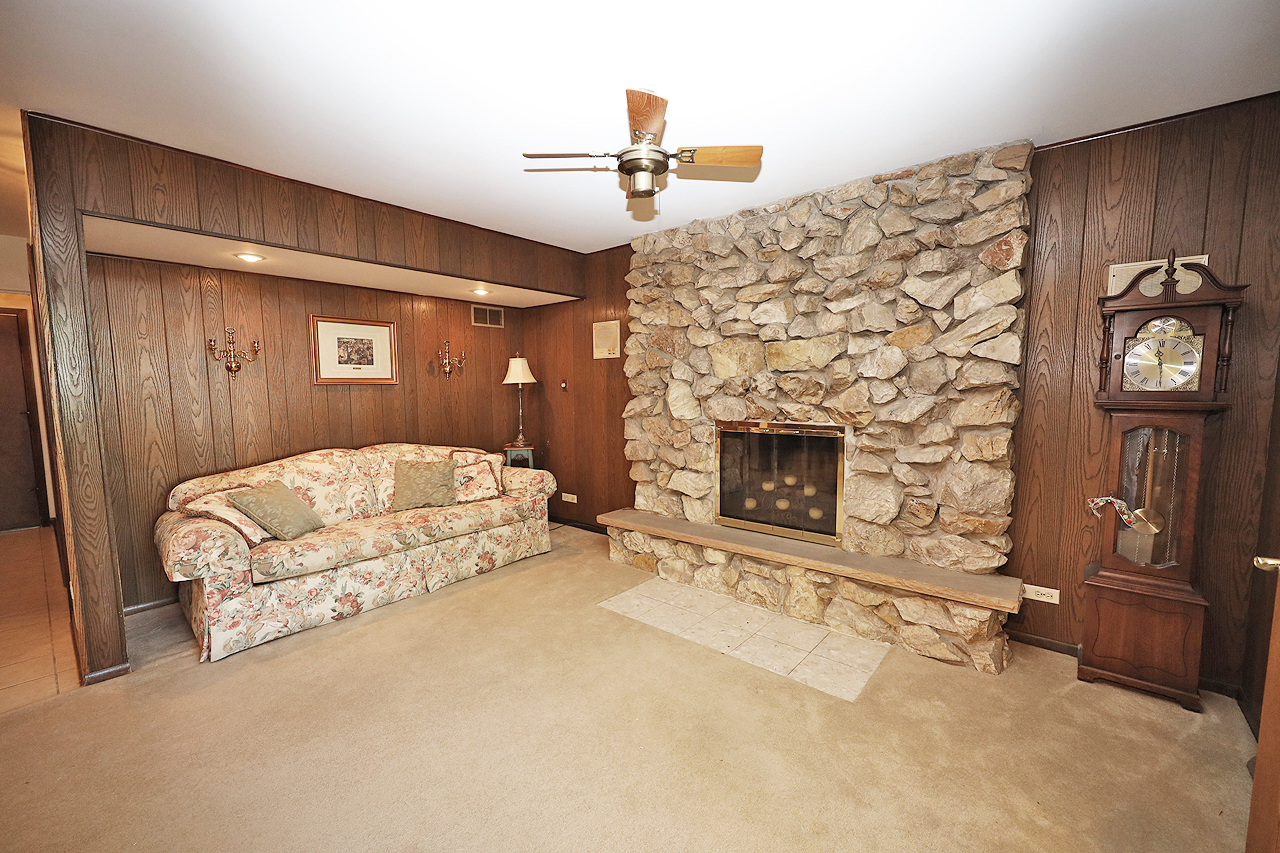 233 S Arlington Heights Road