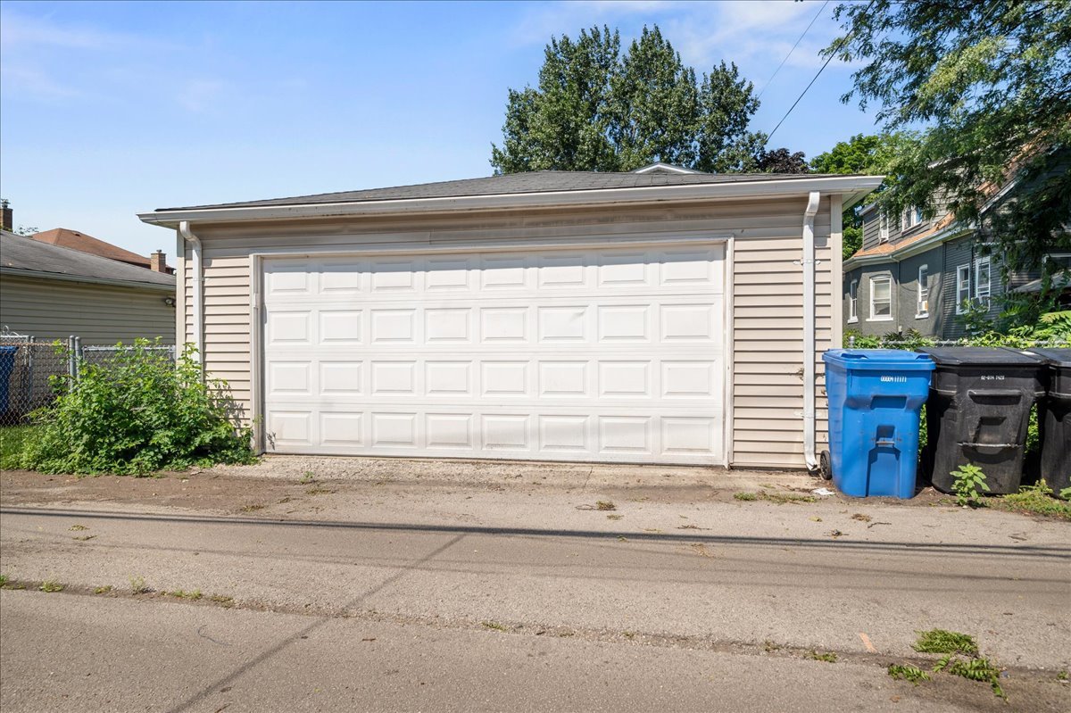 4333 N Melvina Avenue