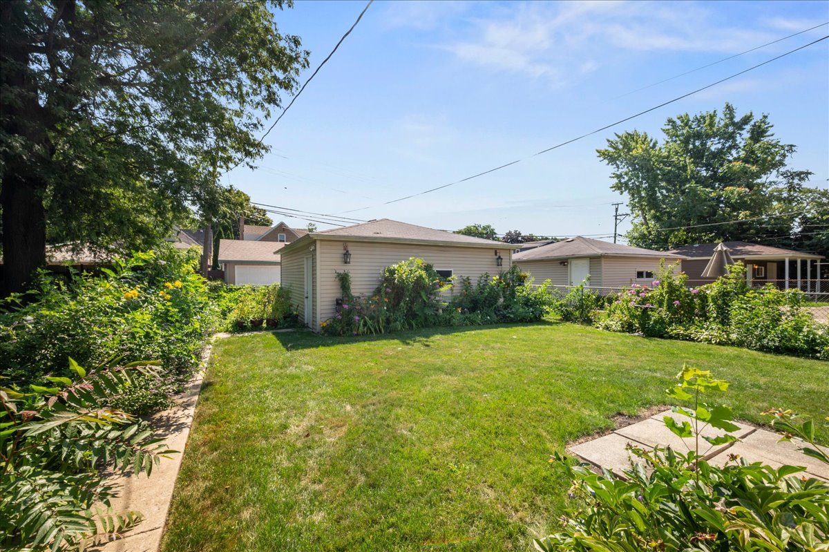 4333 N Melvina Avenue