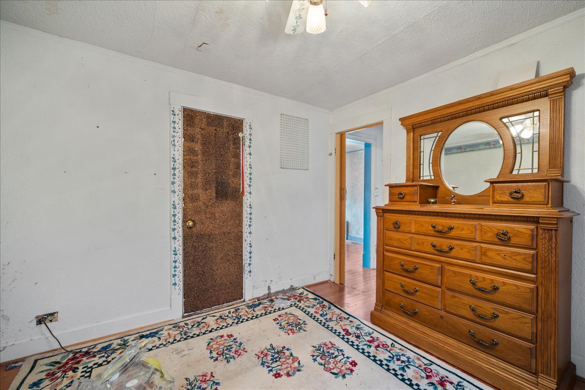 4333 N Melvina Avenue