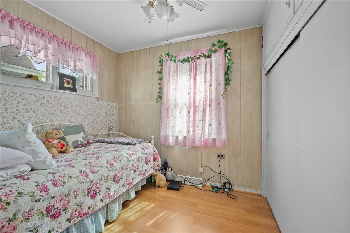 4333 N Melvina Avenue