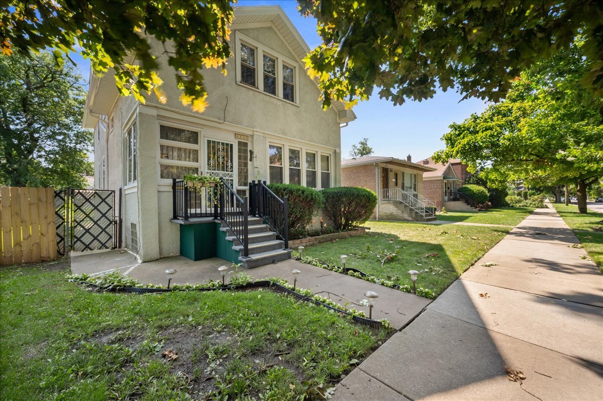 4333 N Melvina Avenue