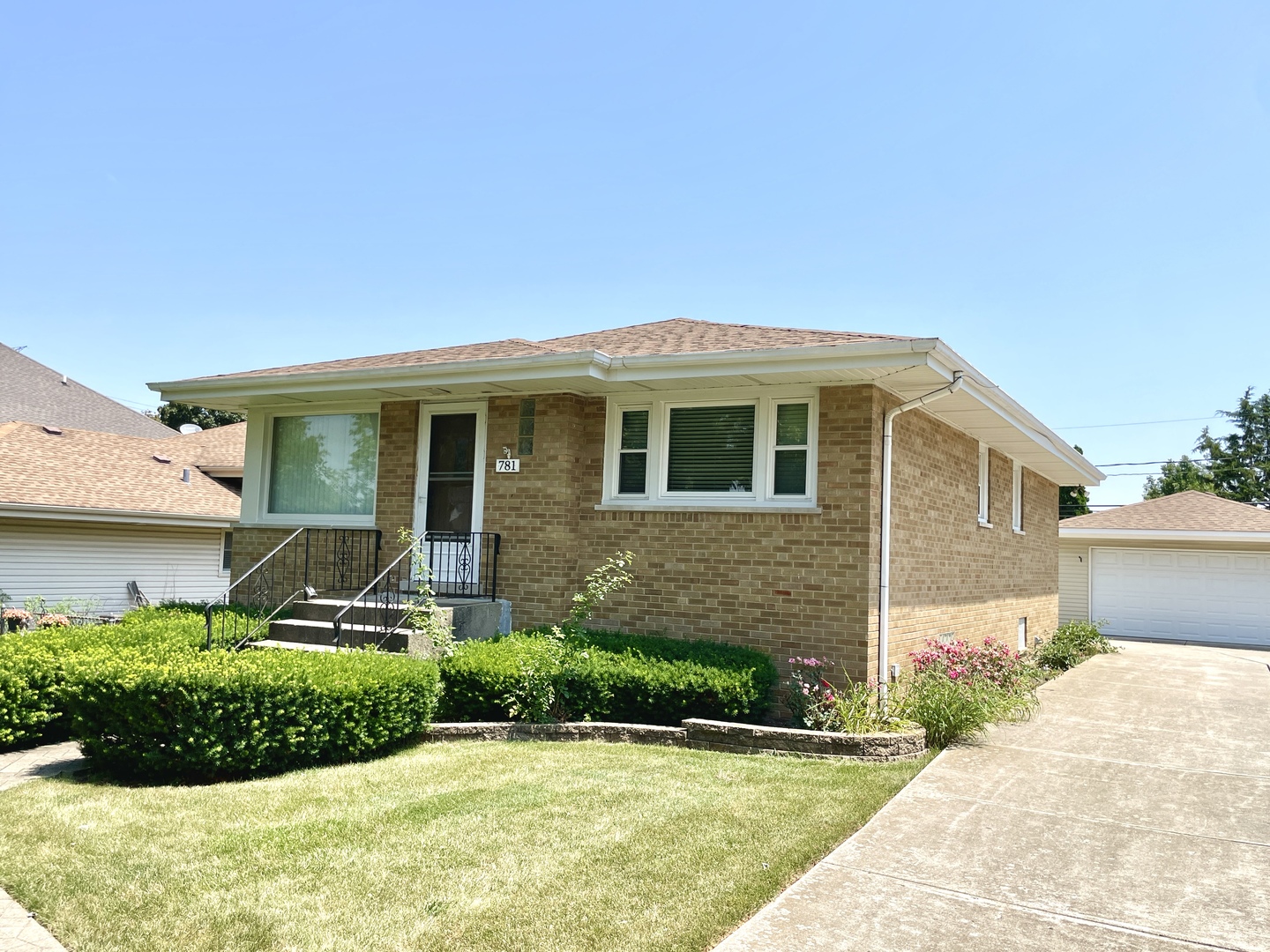 781 N Van Auken Street
