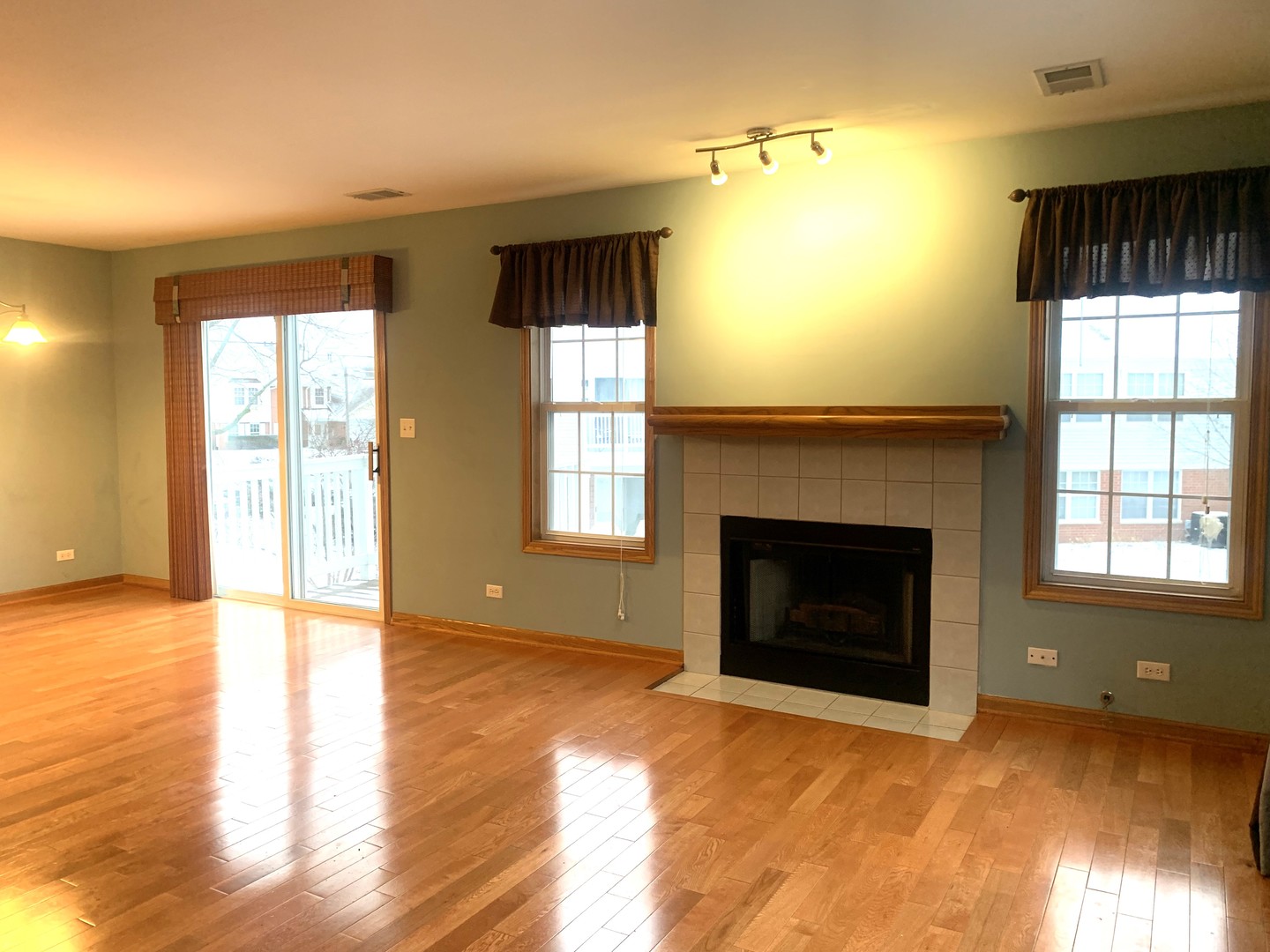 240 MANSFIELD Way